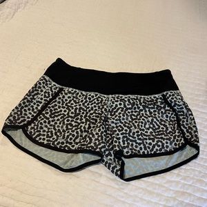 Speed Up Mid-Rise Lined Short 2.5”